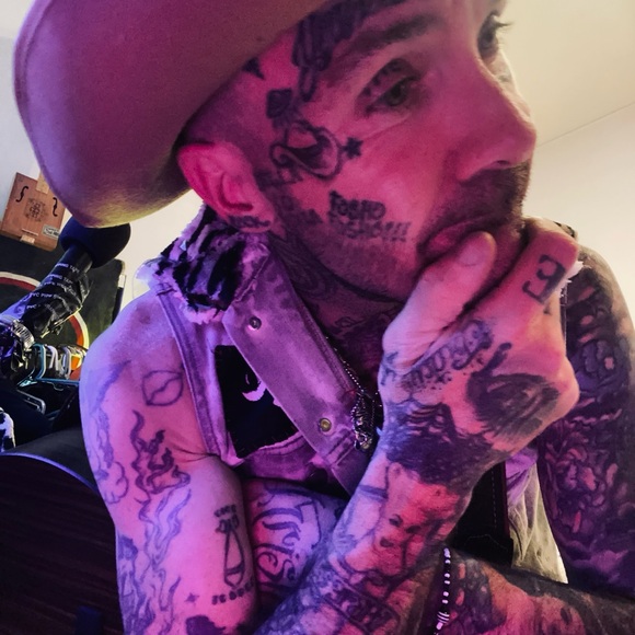 Meet your Posher, Johnny - Picture 1 of 4